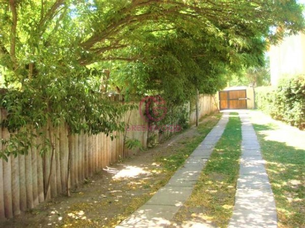 GREENWOOD VENDE GRAN PROPIEDAD EN CHACRAS DE CORIA, CASA, DEPENDENCIA DE SERVICIO, PARQUE Y PISCINA