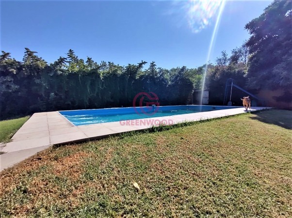 GREENWOOD VENDE GRAN PROPIEDAD EN CHACRAS DE CORIA, CASA, DEPENDENCIA DE SERVICIO, PARQUE Y PISCINA