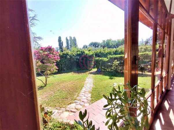 GREENWOOD VENDE GRAN PROPIEDAD EN CHACRAS DE CORIA, CASA, DEPENDENCIA DE SERVICIO, PARQUE Y PISCINA