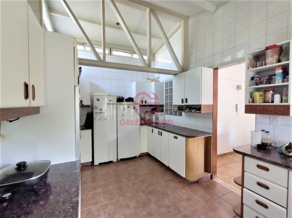 GREENWOOD VENDE GRAN PROPIEDAD EN CHACRAS DE CORIA, CASA, DEPENDENCIA DE SERVICIO, PARQUE Y PISCINA