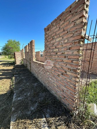 GREENWOOD VENDE TERRENO CON OBRA GRUESA EN BARRIO PRIVADO ROSA MOSQUETA EN GUAYMALLEN