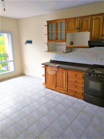 GREENWOOD VENDE HERMOSO DEPARTAMENTO EN PLANTA ALTA, AMPLIO Y COMODO, EXCELENTE UBICACION