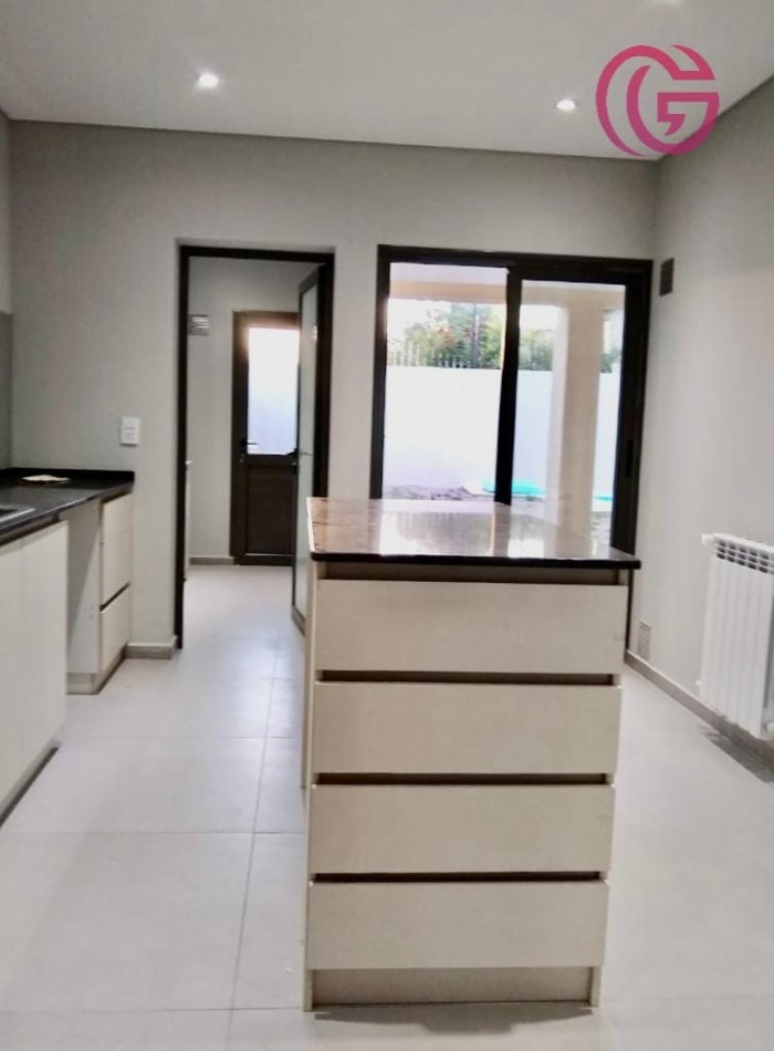 Greenwood Vende Oportunidad! Hermosa Casa en Barrio Villa Michelo, Maipu
