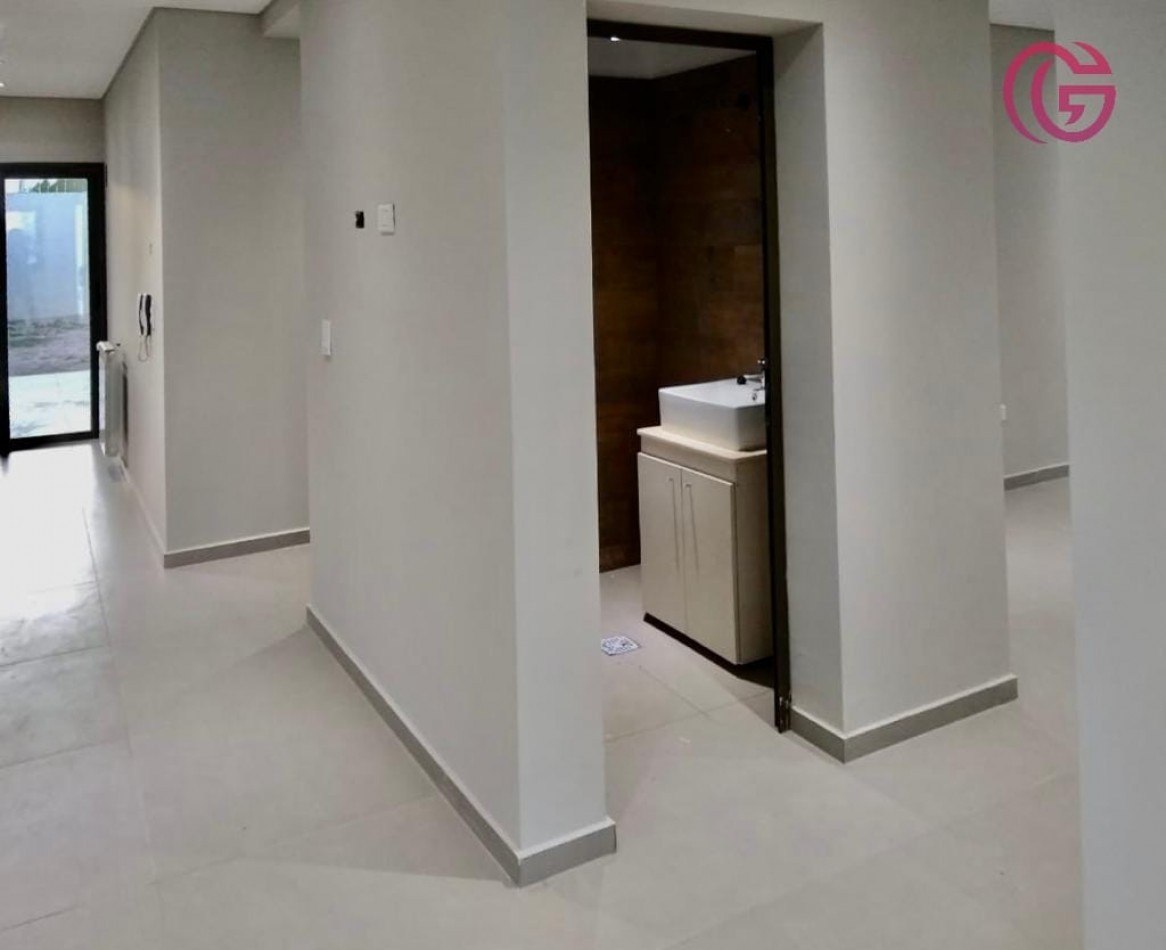 Greenwood Vende Oportunidad! Hermosa Casa en Barrio Villa Michelo, Maipu