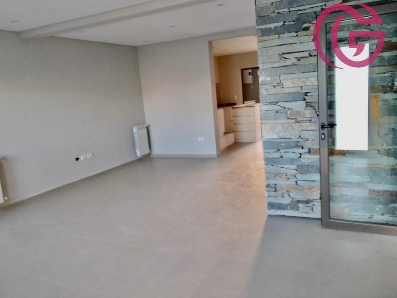 Greenwood Vende Oportunidad! Hermosa Casa en Barrio Villa Michelo, Maipu