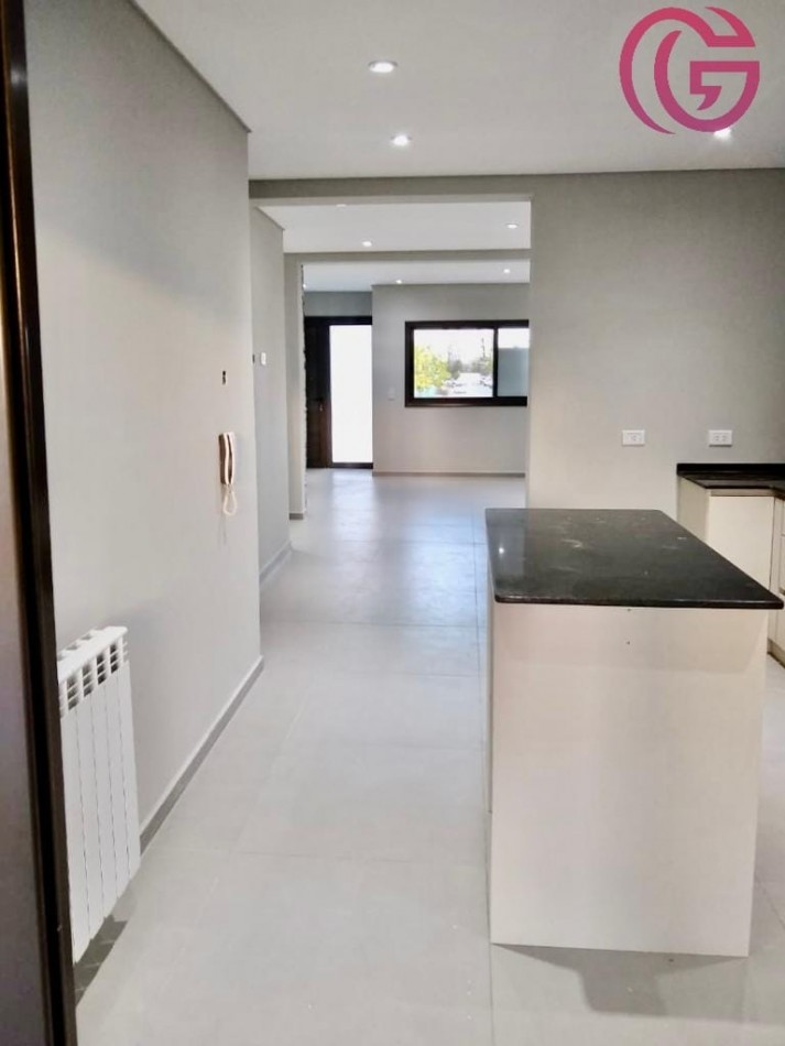 Greenwood Vende Oportunidad! Hermosa Casa en Barrio Villa Michelo, Maipu