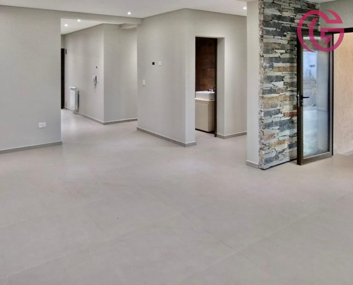 Greenwood Vende Oportunidad! Hermosa Casa en Barrio Villa Michelo, Maipu
