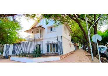 GREENWOOD VENDE CASA ESQUINA ANTIGUA EN MUY BUEN ESTADO EN LA CIUDAD DE MENDOZA