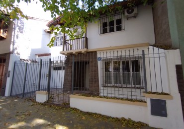 GREENWOOD VENDE HERMOSA CASA EN BARRIO BOMBAL UBICADA EN ALMIRANTE BROWN 1840. GODOY CRUZ
