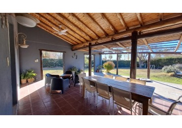 GREENWOOD VENDE ESPECTACULAR CASA EN "COMPLEJO LOS LIRIOS" EN CORRALITOS GUAYMALLEN. 