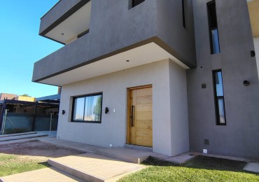 GREENWOOD VENDE ESPECTACULAR CASA EN EL BARRIO PRIVADO ALBA DE TANQAY EN MAIPU.