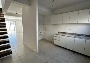 GREENWOOD INMOBILIARIA VENDE DUPLEX EN SEXTA SECCION