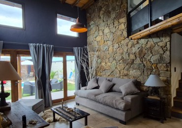 GREENWOOD VENDE CASA MODERNA Y LUMINOSA EN UGARTECHE